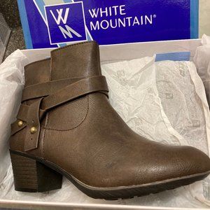 NWT - Ladies White Mountain Buddy Brown Zippered Ankle Boots - Sz 7M